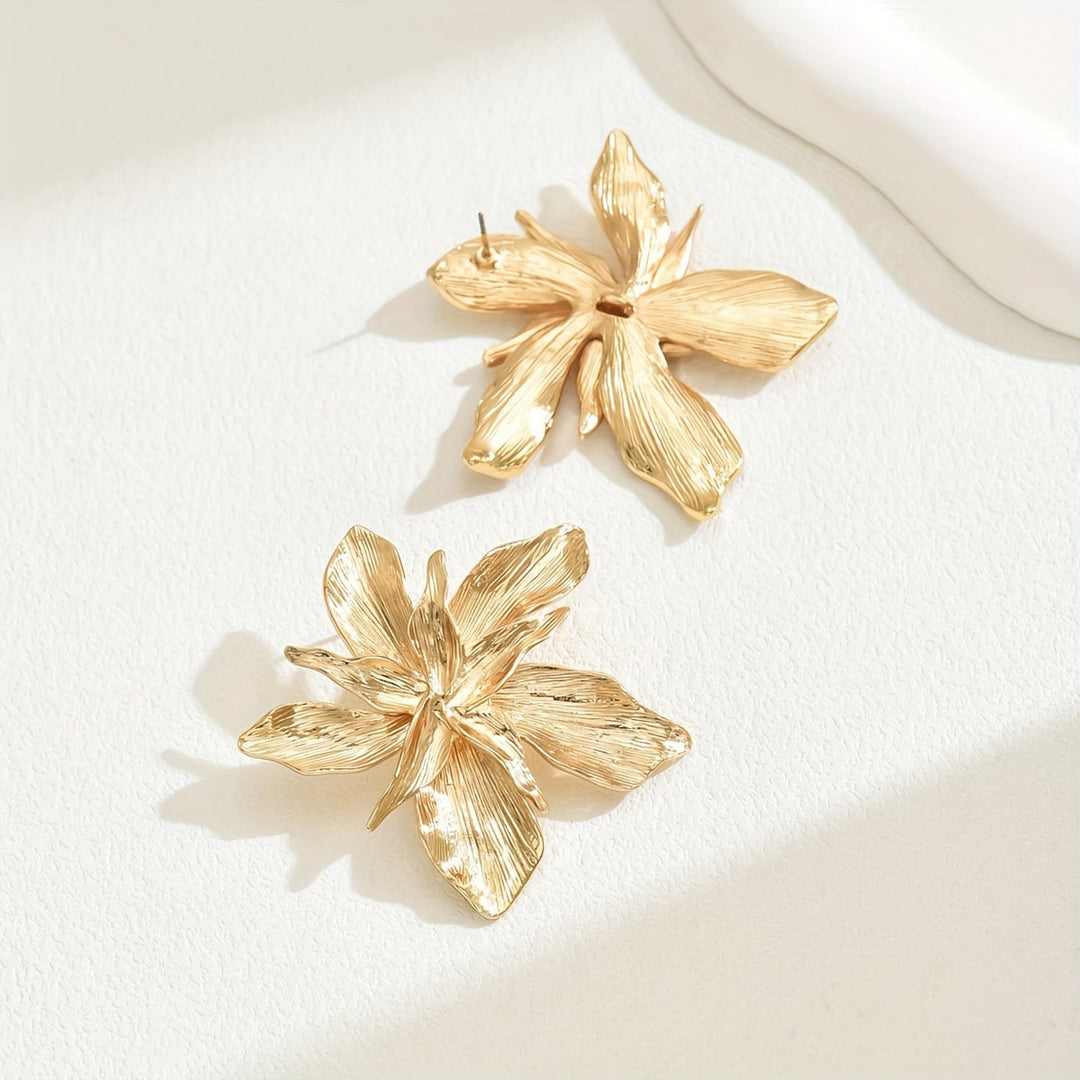 Lana | Golden Floral Drop Earrings